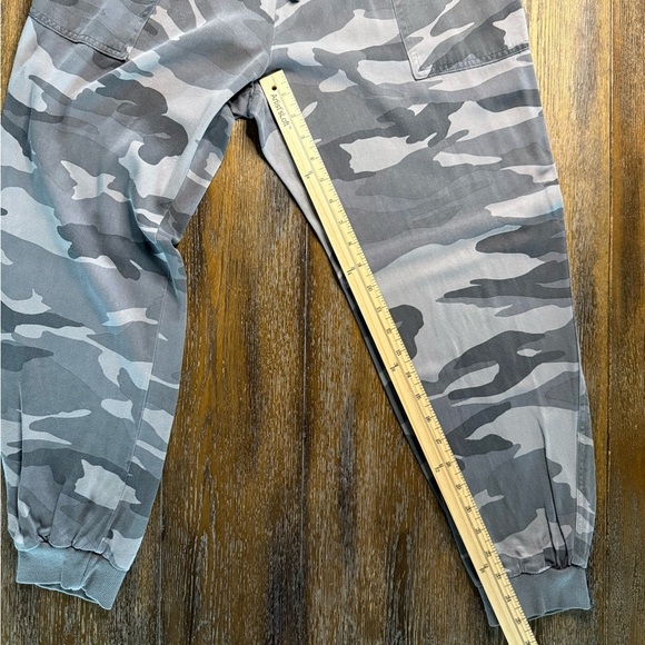 Splendid Women’s Camouflage Jogger Pants Size M - Picture 9 of 11